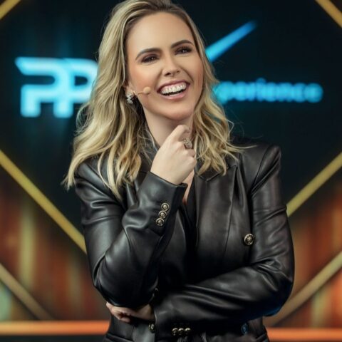 Vivendo De Palestras - Tathiane Deandhêla
